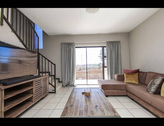2 BEDROOM TOWNHOUSE FOR SALE IN WILGEHEUWEL